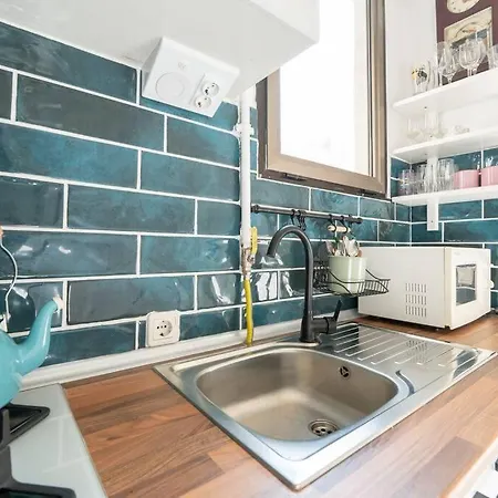 아파트 Spacious And Peaceful Flat In Cihangir, Wi Fi, 3br