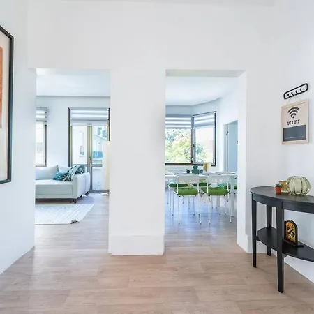 Spacious And Peaceful Flat In Cihangir, Wi Fi, 3br 아파트 이스탄불