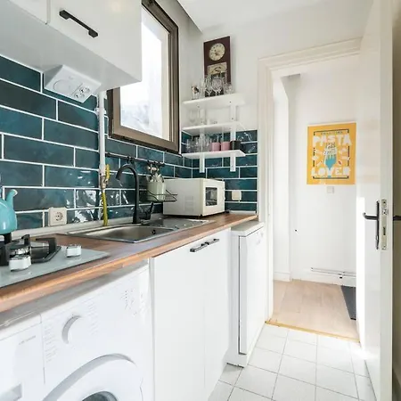 Spacious And Peaceful Flat In Cihangir, Wi Fi, 3br